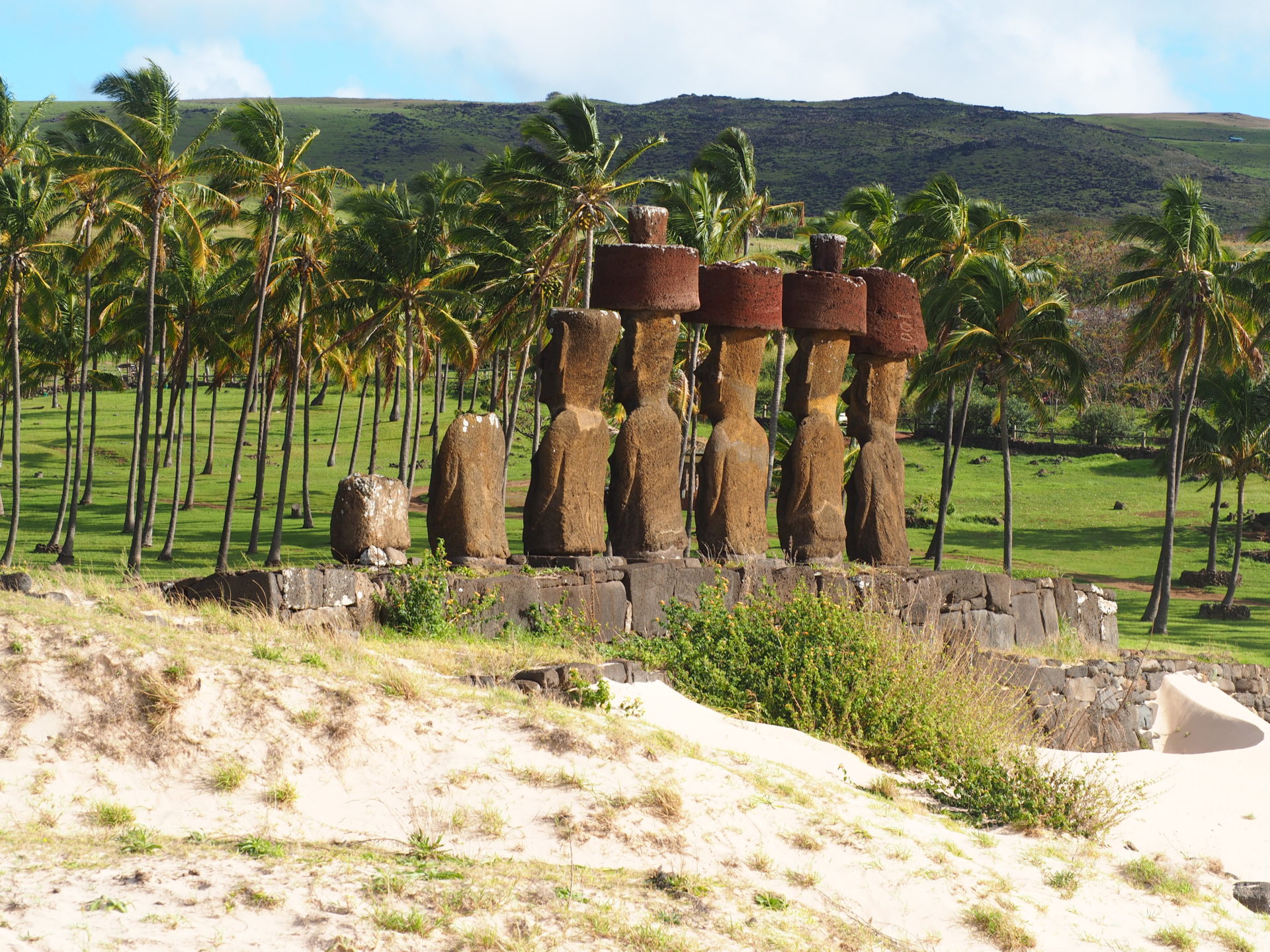 Anakena beach, the most beautiful place of Easter Island - Tiny Travelogue